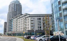 Capital Towers - Apartament Pop-art z widokiem na rzekę